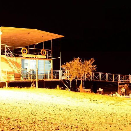 Delta Pontoon Hotell Mahmudia Exteriör bild