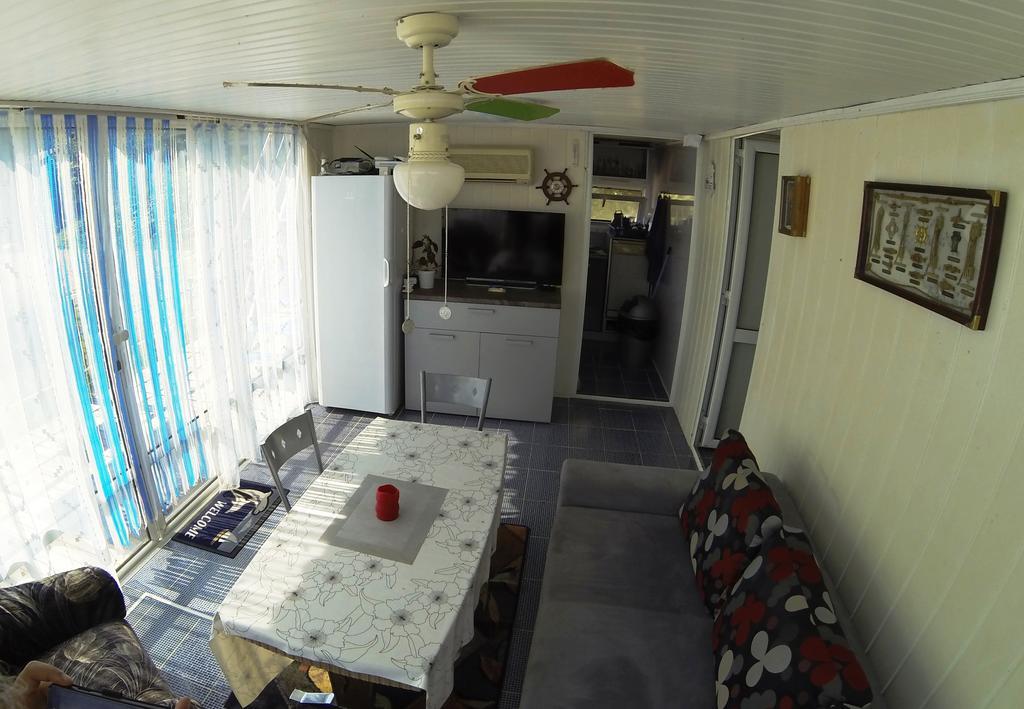 Delta Pontoon Hotell Mahmudia Exteriör bild