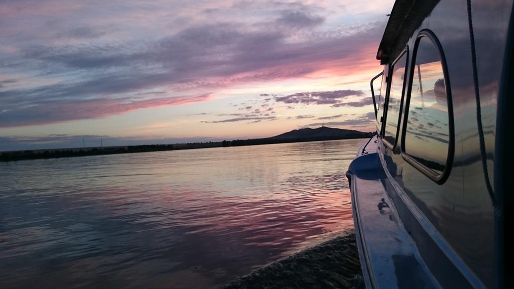 Delta Pontoon Hotell Mahmudia Exteriör bild