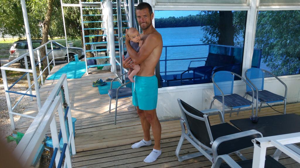 Delta Pontoon Hotell Mahmudia Exteriör bild
