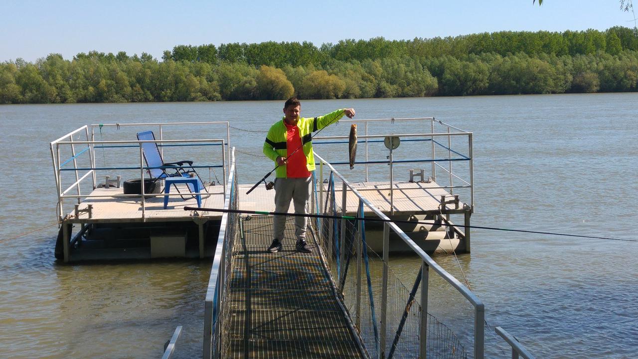 Delta Pontoon Hotell Mahmudia Exteriör bild